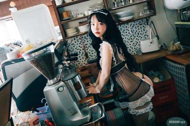  Son Ye-Eun (손예은) - Fetish Cafe